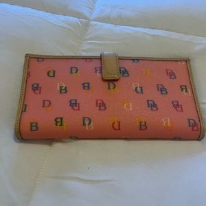 Dooney & Bourke wallet